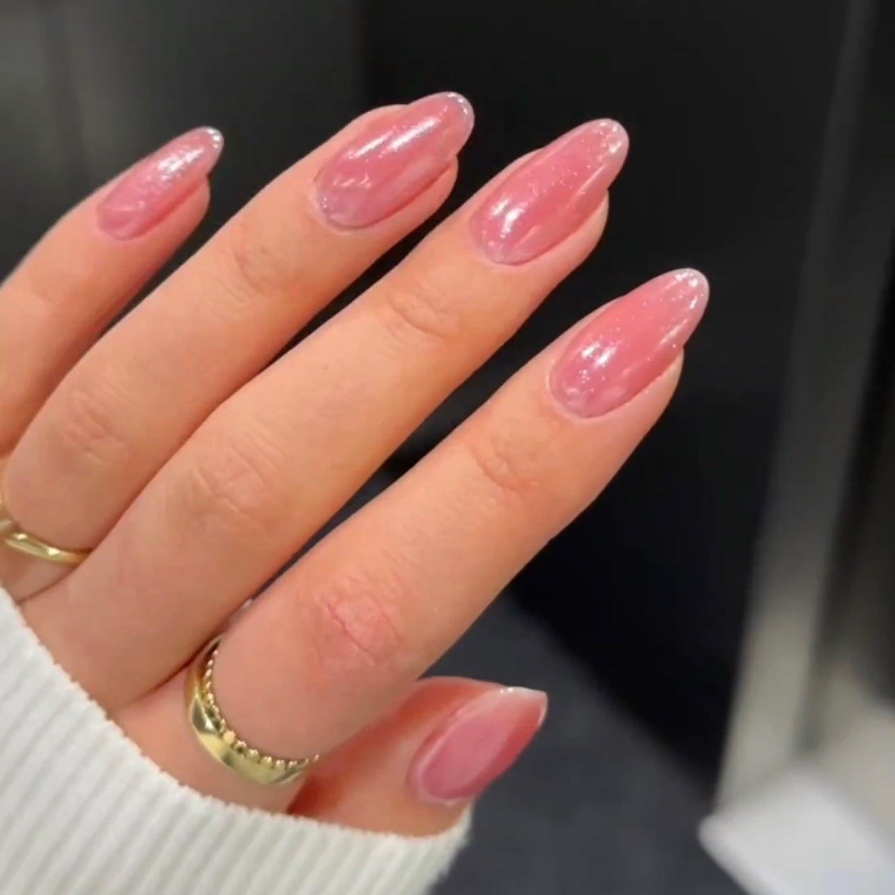 DND Chrome Effect White Silk 02 nail swatch