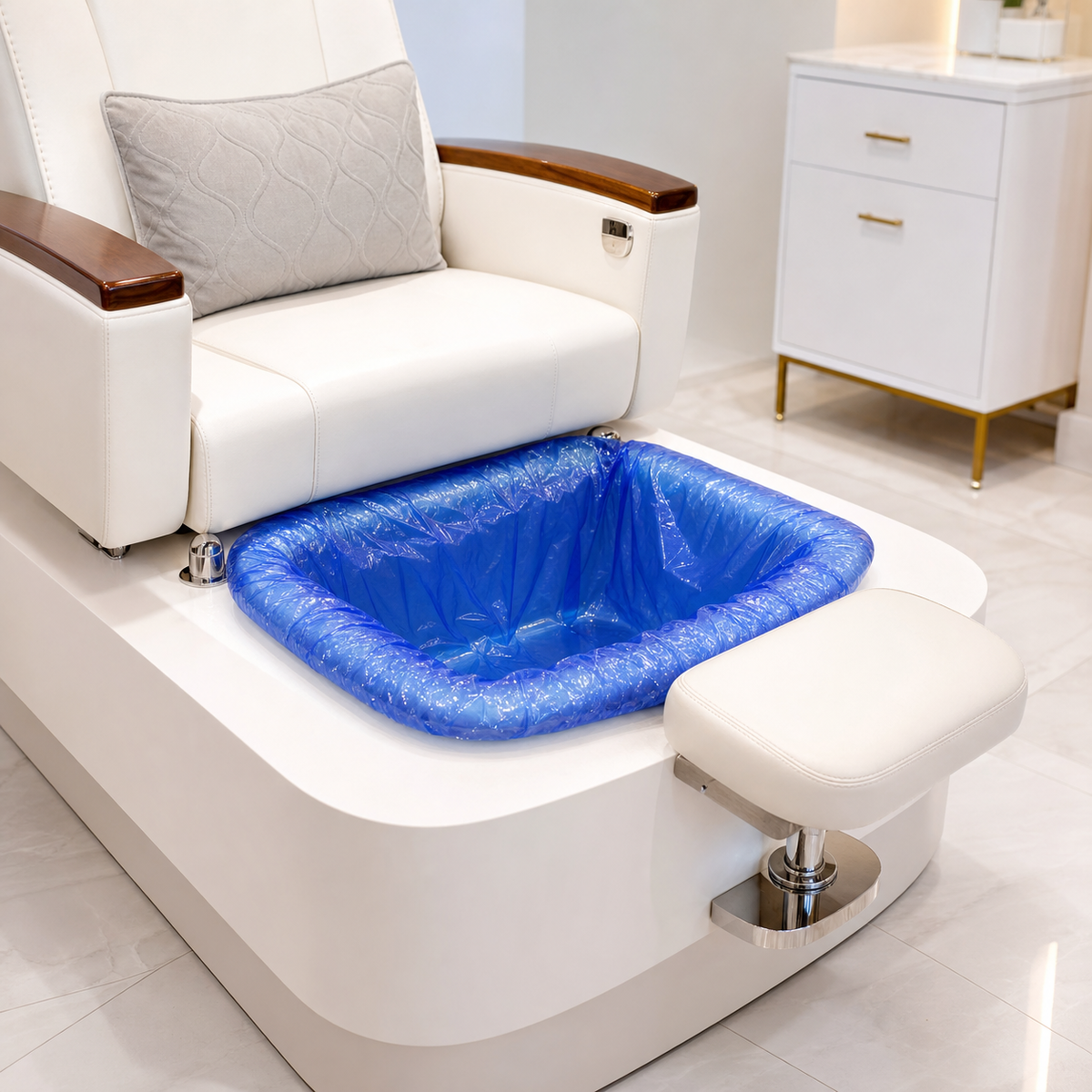 HappyFeet blue disposable pedicure spa liner fitted in a professional salon foot basin